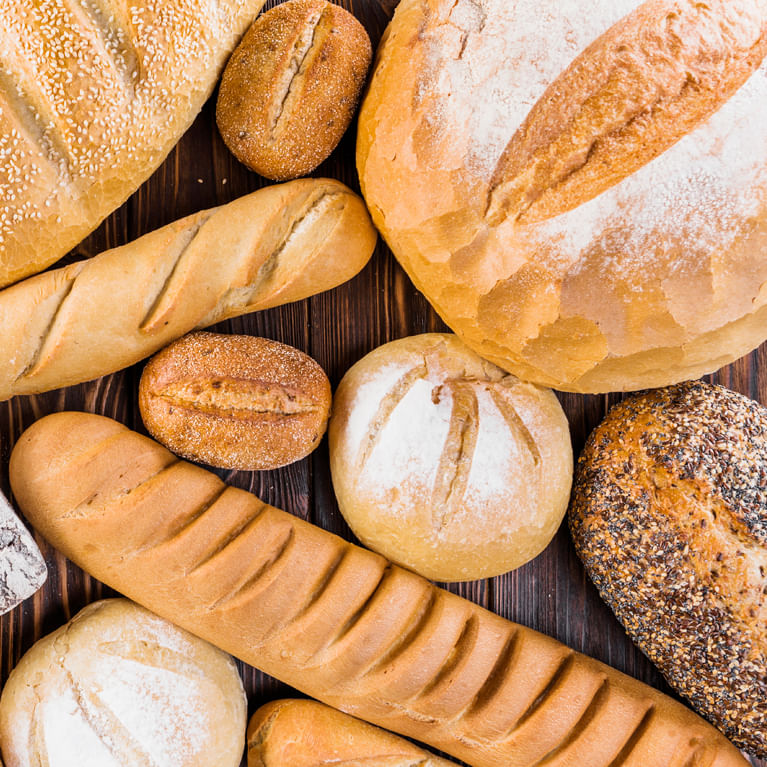Imagen con panes y productos para panadería y tortillas
